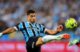 عقبة كبرى.. ماذا يمنع سواريز من اللحاق بـ «برشلونة الجديد»؟