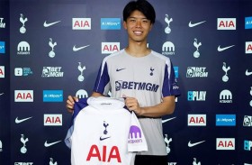 توتنهام يعزز دفاعه بالياباني تاكاي 