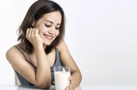 فوائد لبن الكفير للنساء سحرية للصحة والجمال وفق طبيبة