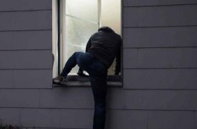 سيدة سورية تقتل لصاً تسلل إلى منزلها