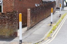 أعمدة إنارة تتحول إلى سجائر ضخمة