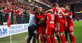 جماهير شارلروا ترمي مشجعي ستاندار لييج بفئران مطلية 