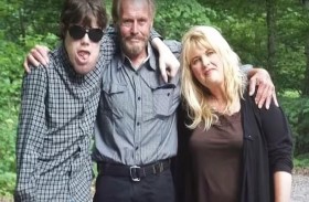 يضطر للاختيار بين صوته ووجهه بسبب حالة نادرة