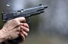 يطلق النار على ابنته ويهدد الشرطة 