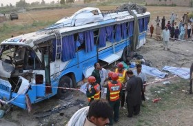  عشرات القتلى بحادثي حافلة في باكستان 