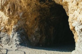 بحثا عن الكنز.. نهاية محزنة لشخصين داخل مغارة