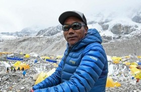 كامي ريتا يصل قمة إيفرست للمرة الثلاثين 