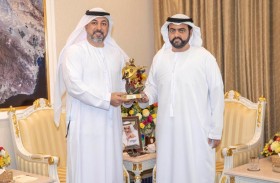 محمد الشرقي يستقبل علي الحفيتي لحصوله على جائزة زرياب للمهارات من المغرب 