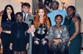 مادونا تشارك صورة لأبنائها في عيد الشكر