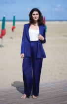 الممثلة الأمريكية أليكس ساريجورجيو على الشاطئ على هامش الدورة الحادية والخمسين لمهرجان دوفيل للفيلم الأمريكي، شمال غرب فرنسا. ا ف ب