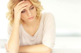 ما التأثير الحقيقي للتوتر النفسي على البشرة والشعر؟