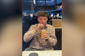 صانع محتوى يدفع ثمناً صادماً لكوب قهوة