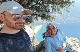 ألقى بزوجته من أعلى جبل