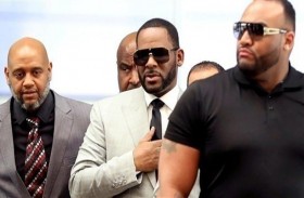 آر. كيلي يمثل أمام محكمة في شيكاغو