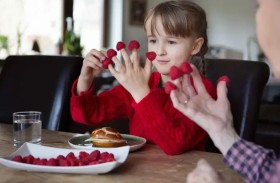 العدّ على الأصابع.. طريقة فعالة لتقوية مهارات طفلك