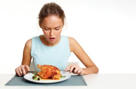 حافظ على نضارة بشرتك.. 8 أطعمة تساعد في تقليل التجاعيد