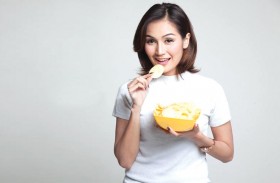 تناول رقائق البطاطس والشوكولاتة قد يؤثر سلباً على الكليتين