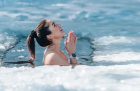 أخطر ترند صحي.. تحذير من حمامات الجليد قد تُدمّر كليتيك!