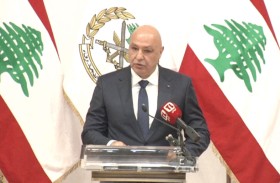 رئيس لبنان يدعو حزب الله إلى تسليم أسلحته للجيش