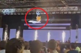 وفاة مأساوية لرجل أعمال أمام موظفيه 