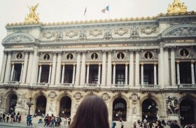 ألف صوت يصدح في أوبرا باستيل الباريسية 