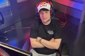 يجني 250 ألف دولار من ممارسة الألعاب