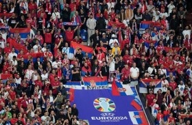 أصوات القرود تعود في اليورو .. و« يويفا» يحقق