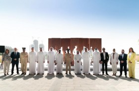 الكشف عن نصب تذكاري لأبطال الخطوط الأمامية في مجمع دبي للعلوم