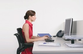 طريقة سهلة لاسترخاء العضلات  أثناء العمل في وضعية الجلوس