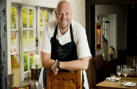 طاه يرسل وجبات للجيش الأبيض