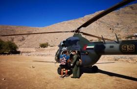 جناح الجو بشرطة رأس الخيمة ينقذ شخصين أوروبيين تعرضا لبعض الإصابات خلال رحلة تسلق الجبال بمنطقة شحة