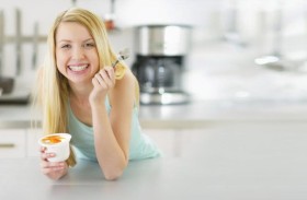 إضافة ملعقة عسل للزبادي تحدث الفارق.. فلتجربوها!