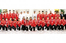رئيس الدولة يستقبل وفد فرق الإمارات للمواي تاي والكيك بوكسينج
