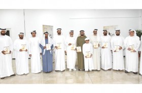 محمد خميس الكعبي يوقع كتاب  «رحلة في مسيرة الحياة»  في مكتبة زايد 