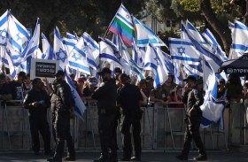 ما هو المطلوب من نتانياهو لتجنب «حرب الإخوة»؟