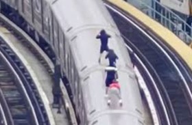 أطفال يرقصون فوق قطار في نيويورك!