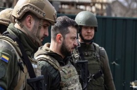  من يُحَرر خطابات زيلينسكي ويضع استراتيجيته الاتصالية ؟ 