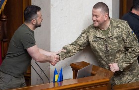 التنافس يزداد بين زيلينسكي و رئيس أركان جيشه