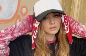 حسناء تحارب في سبيل عرشها الملغى