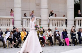 شانيل تعاود العروض الحية