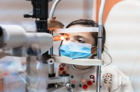 خبراء يكشفون سبب معاناة بعض  الأطفال  من أمراض العين  في منتصف العمر