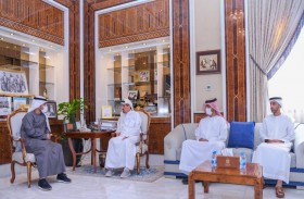 حاكم عجمان يطلع على خطط وبرامج ومبادرات الهلال الأحمر ويساهم بمبادرة حملة الشتاء 