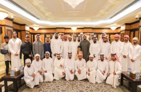 محمد بن سعود القاسمي يستقبل المشاركين في بطولة رأس الخيمة لمصارعة الذراعين