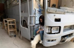 تحول حافلة إلى بيت صغير