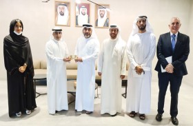 منتزه العلوم والابتكار في جامعة الإمارات يبحث  التعاون مع مجمع الشارقة   للبحوث والتكنولوجيا والابتكار