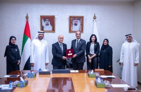 اتحاد المبدعين العرب يكرم مدير جامعة الشارقة