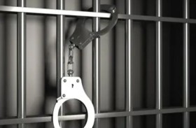 مدير مصرف يسرق الخزنة بمساعدة موظفيه