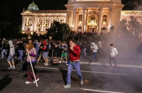 احتجاجات ببلجراد على إعادة فرض إجراءات العزل 