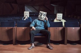 مركز الفنون في جامعة نيويورك أبوظبي يستضيف العرض العالمي الأول للعمل الفني بيت-تي من إبداع ديباك أونيكريشنان