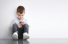 دراسة تظهر ضرر التلفاز والأجهزة الذكية على صحة الطفل